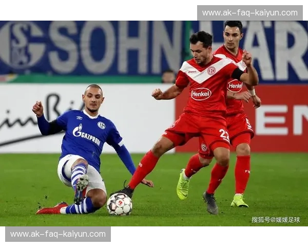 绿茵场上的“硬骨头”较量:海登海姆VS桑德豪森,谁才是德系铁血之魂? 绿茵场上的“硬骨头”较量:海登海姆VS桑德豪森,谁才是德系铁血之魂?